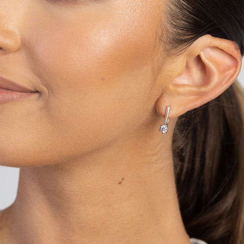 Klasyczne kolczyki z białego złota z brylantami laboratoryjnymi na angielskim zapięciu