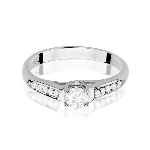 Pierścionek z brylantami z serduszkiem z białego złota