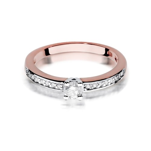 Pierścionek z różowego złota z brylanem centralnym oraz na szynie