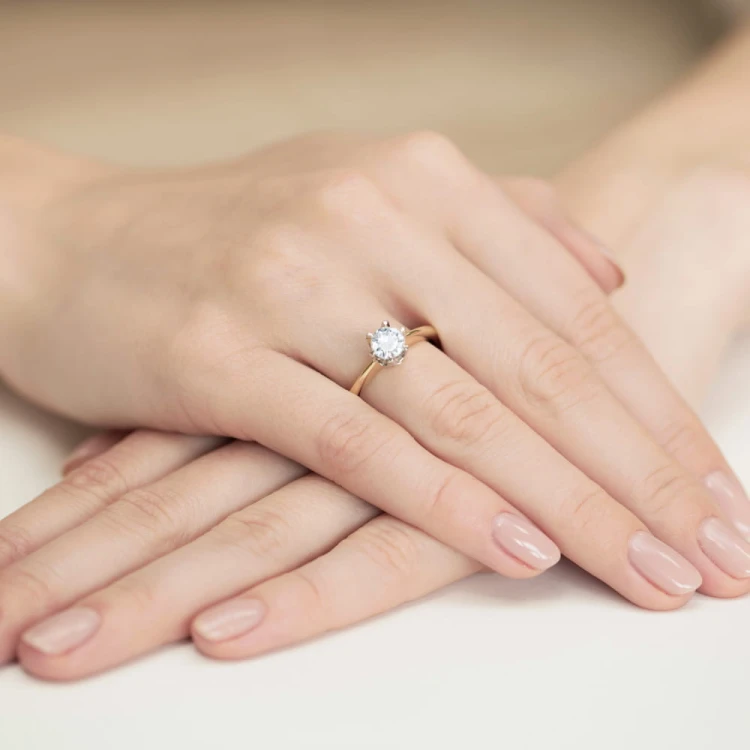 Pierścionek z brylantem 0,70 ct