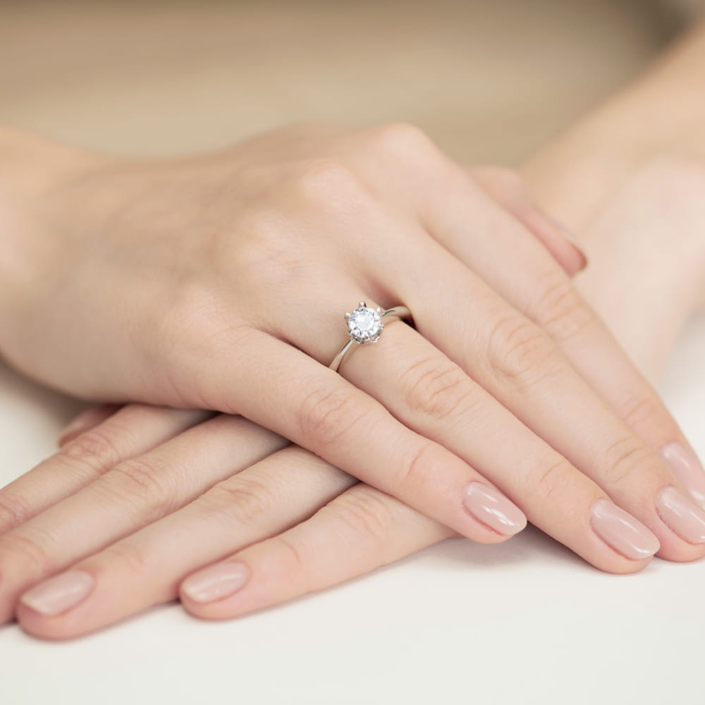 Pierścionek z białego złota z brylantem 0,70 ct