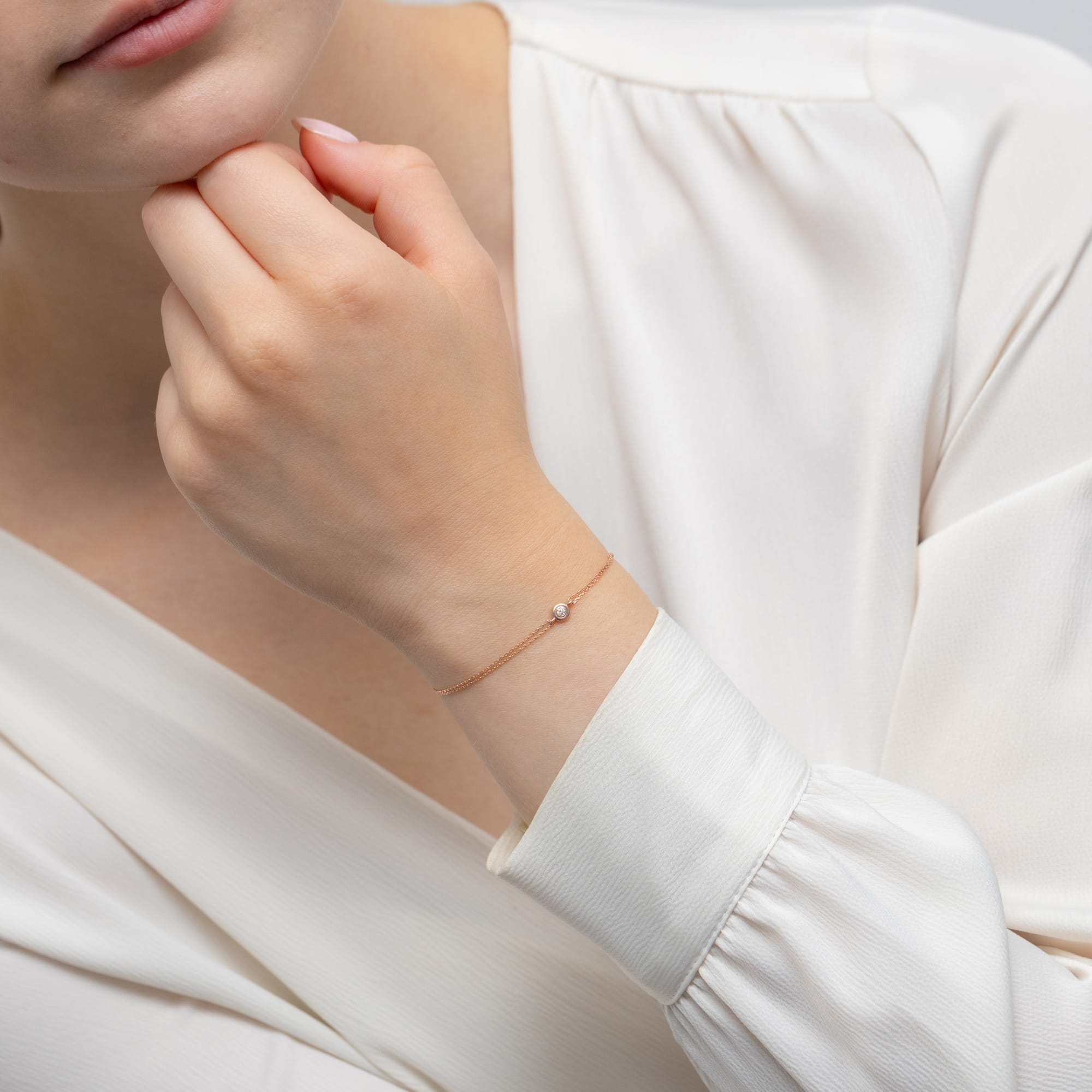 Bransoletka z brylantem w okrągłej oprawie różowe złoto