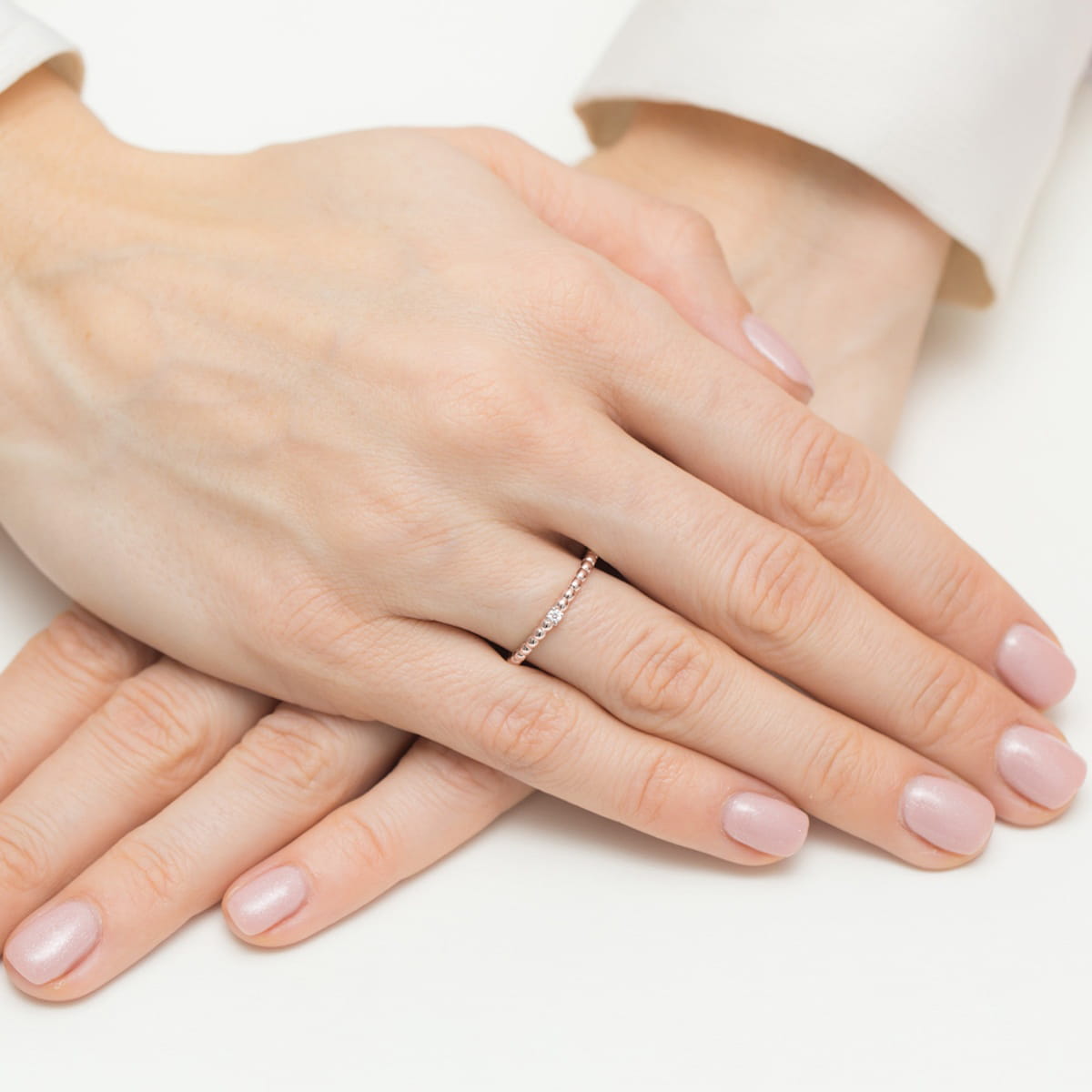 Pierścionek szyna z kuleczek Diament 0,02ct różowe złoto