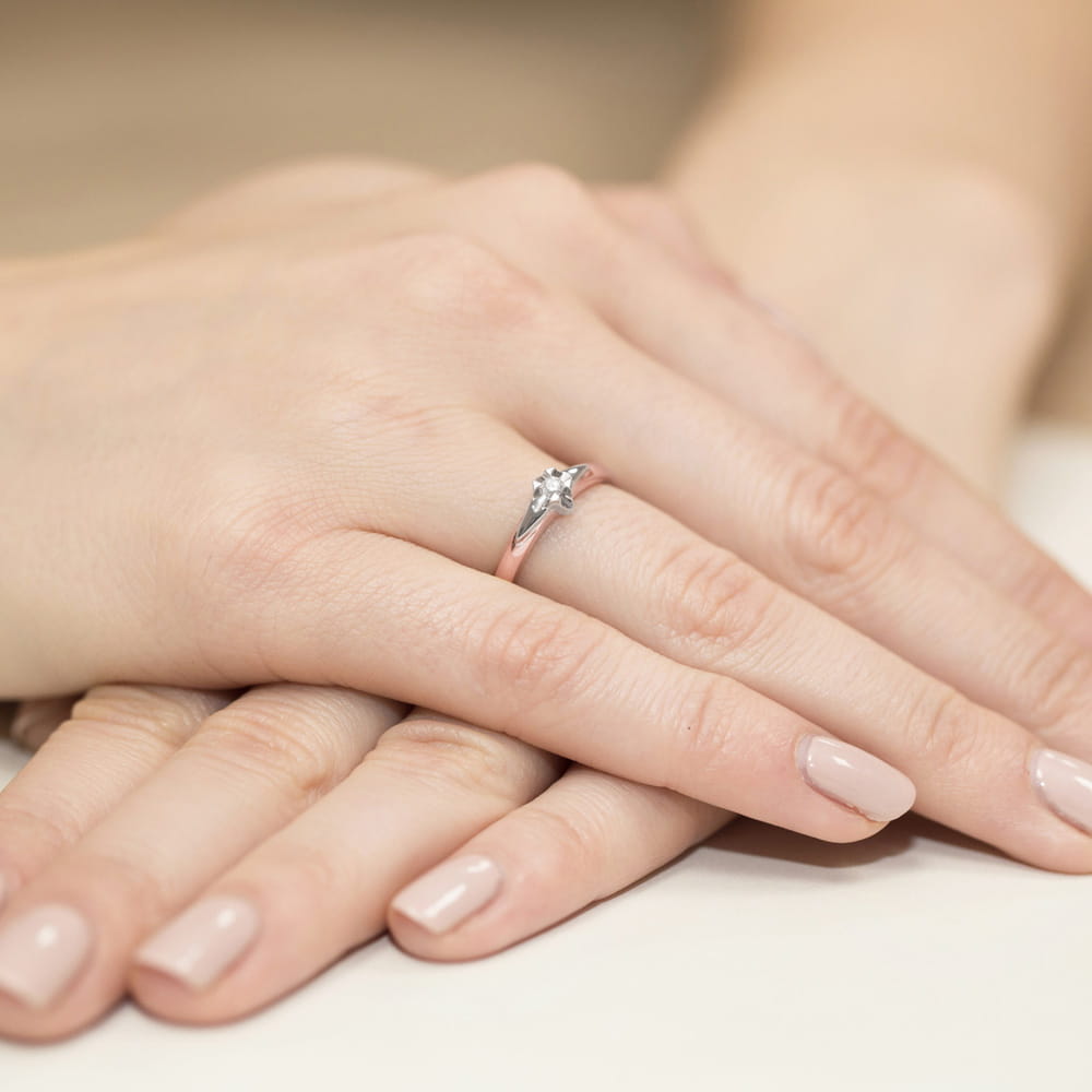 Pierścionek Diament 0,04ct różowe złoto