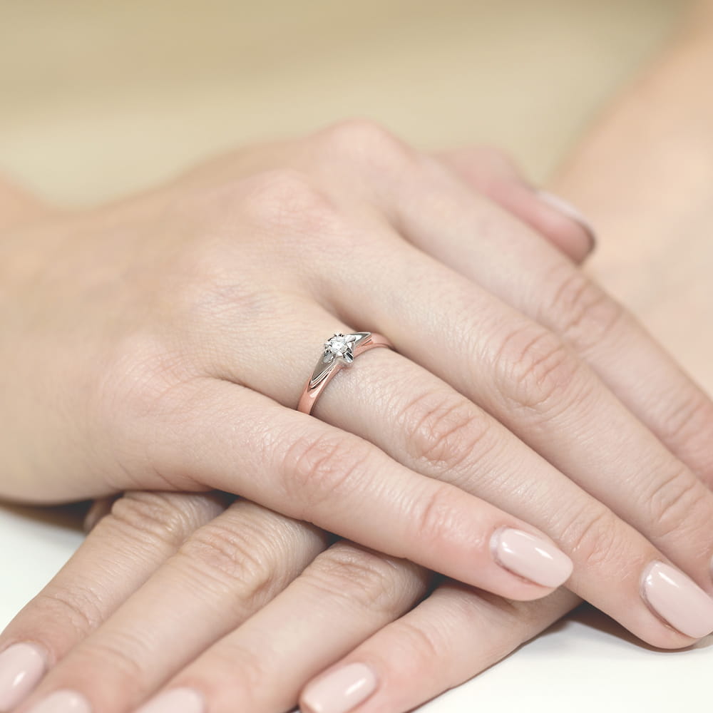 Pierścionek klasyczny Diament 0,10ct różowe złoto
