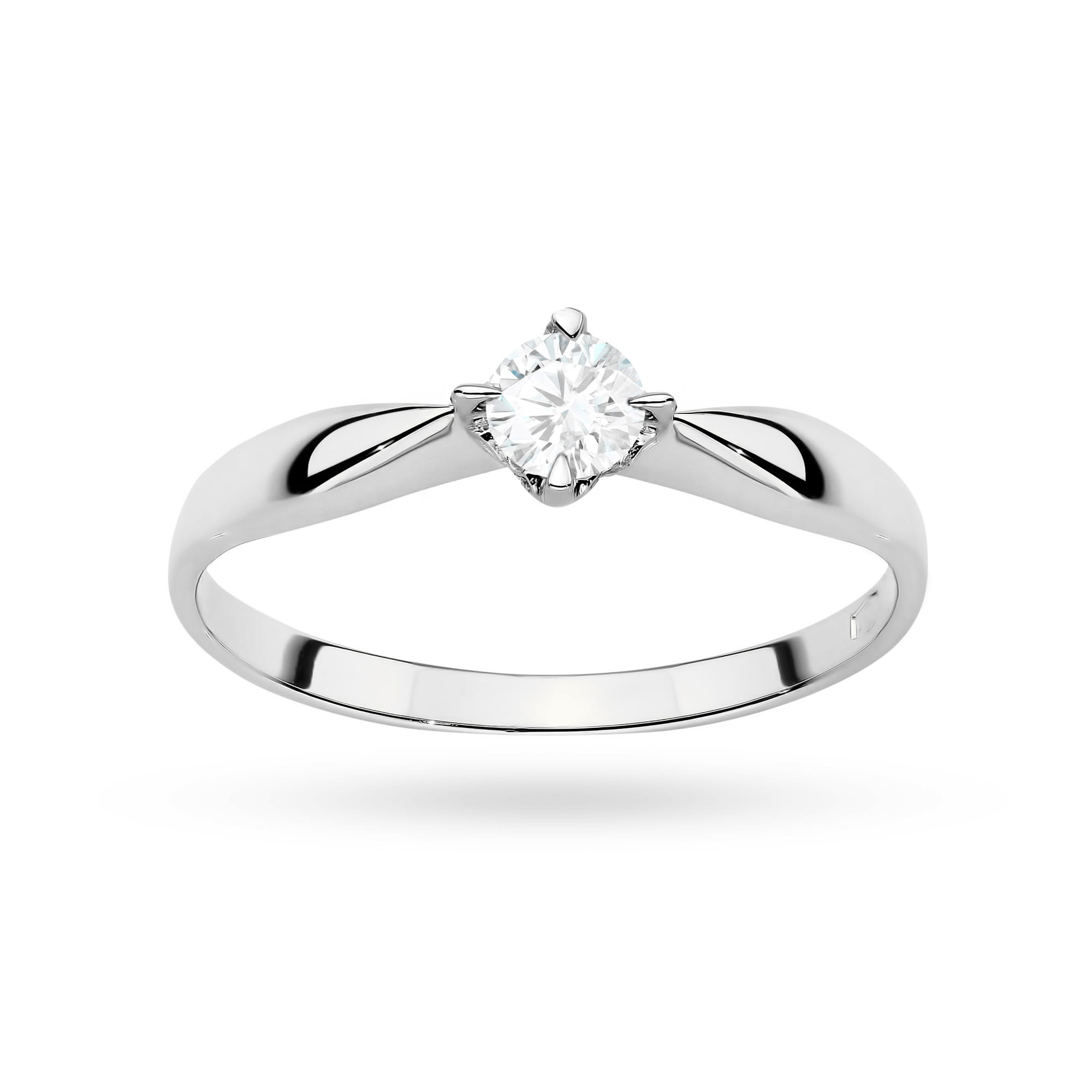 Pierścionek z diamentem laboratoryjnym w czteroramiennej oprawie białe złoto
