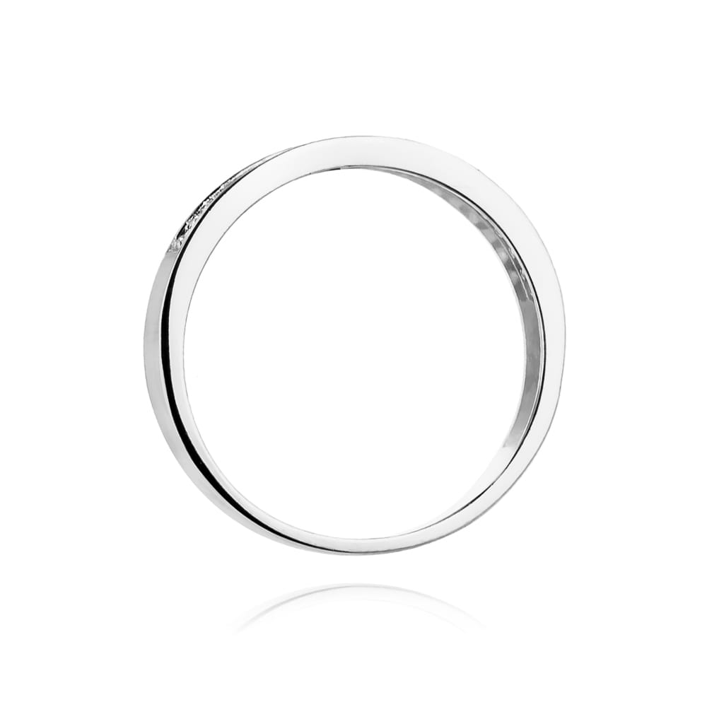 Pierścionek z brylantami w formie obrączki