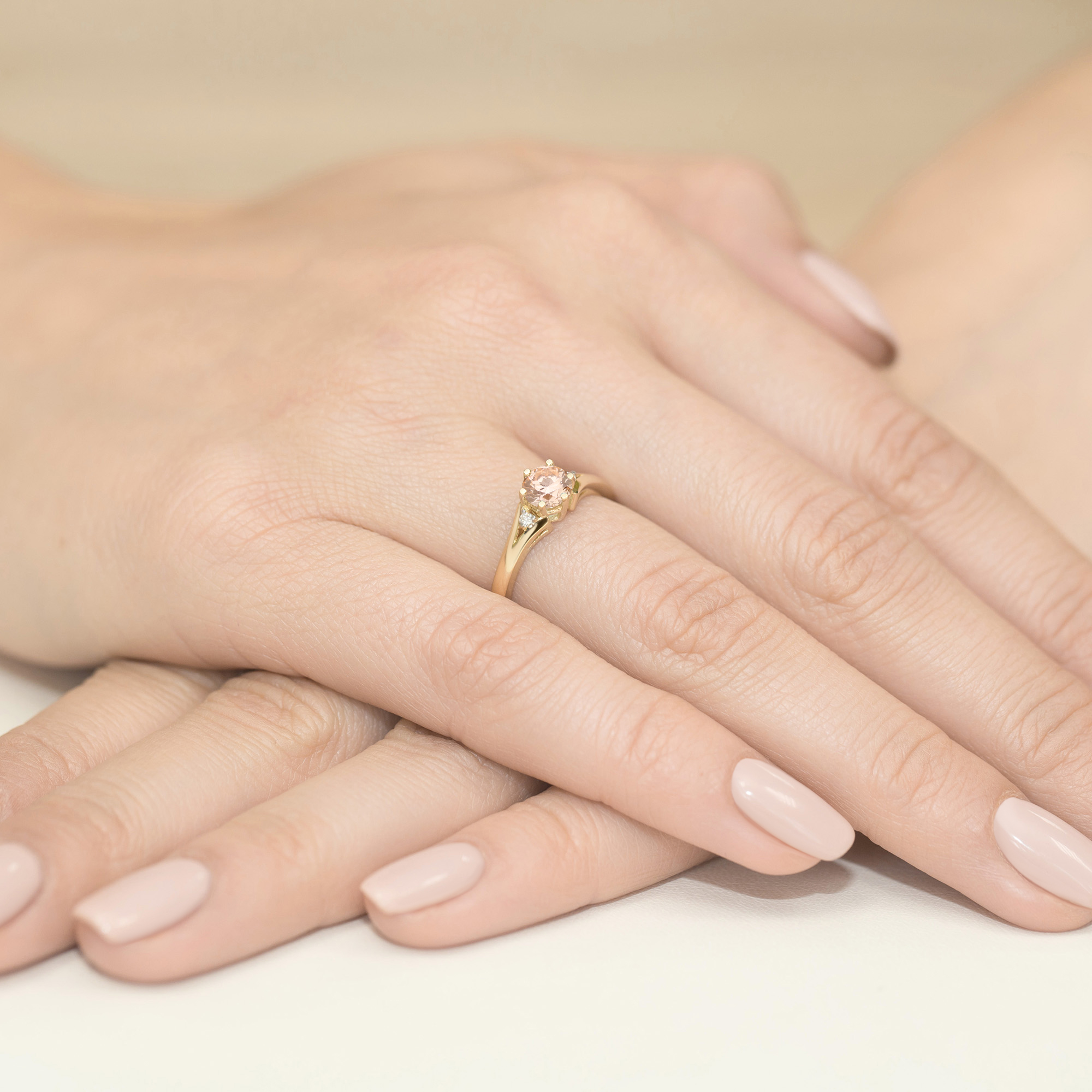 Pierścionek z Morganitem i brylantami