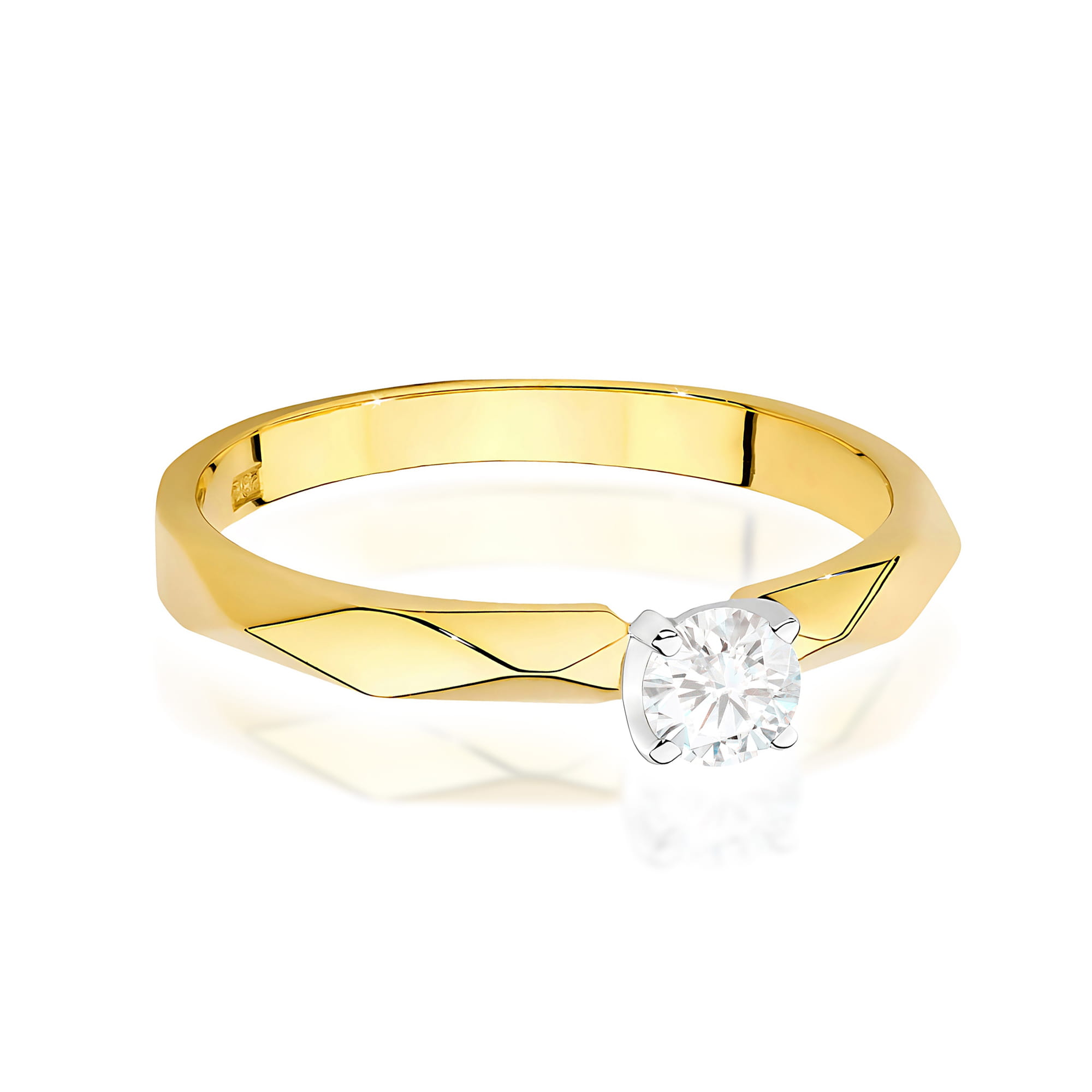 Pierścionek z fasetowaną szyną z diamnetem 0,15 ct
